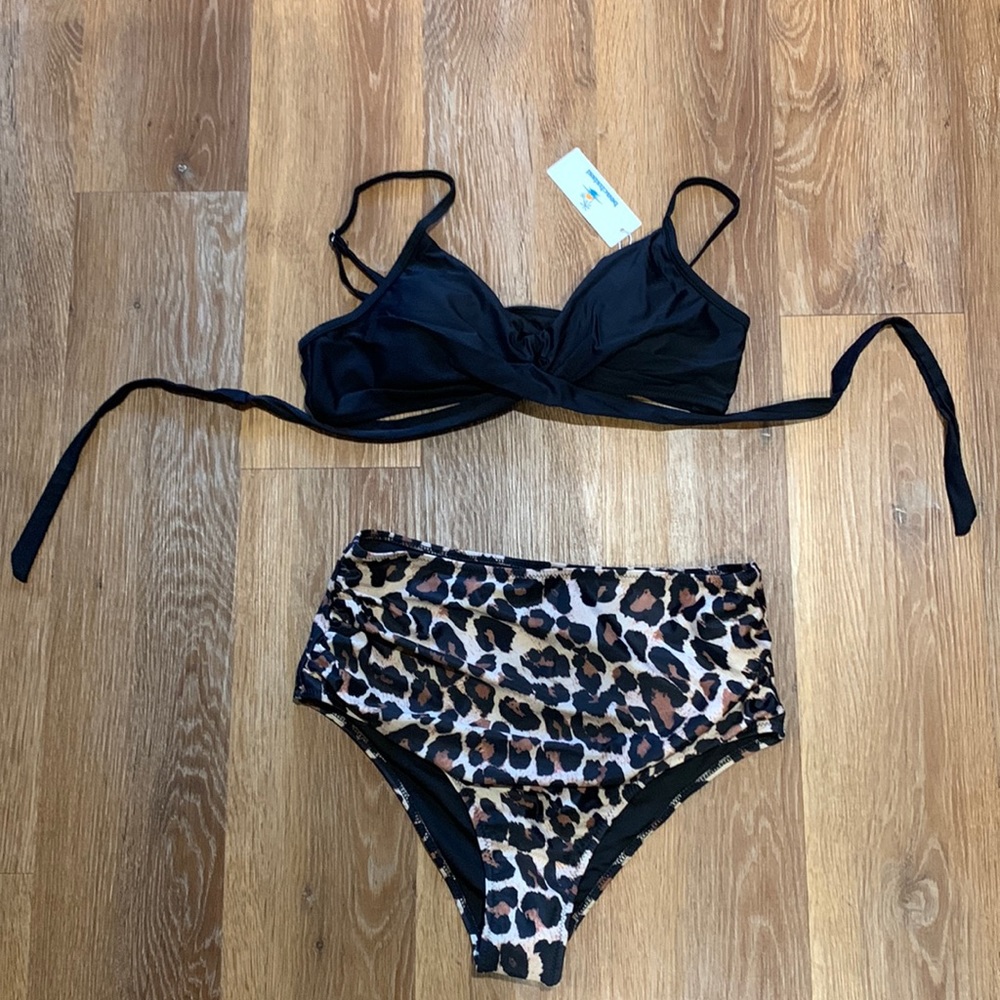 Swimsuit with 2 high waisted bottoms